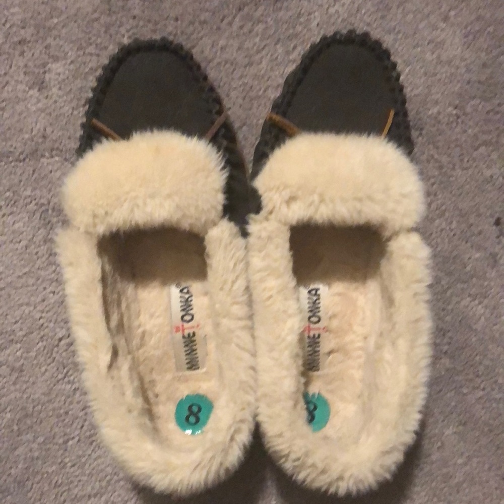 Minnetonka Slippers Size 8